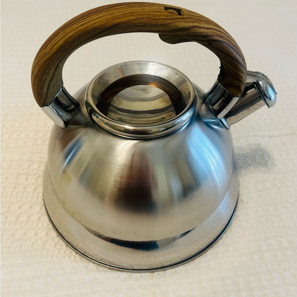 Balduzzi Italian Style Induction Tea Kettle 2.5 Quart Faux Wood Handle Stainless